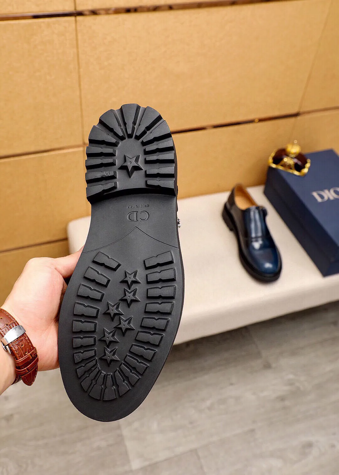Men's men's shoes 💰600 💐"Dior" Dior 🇮🇹🇮🇹 counter synchronization Top purchasing agent 🔍🔍Men's 2⃣️0⃣️2⃣️5⃣️Business leather shoes Original open-edge beads imported from Italy, fully imported cow leather lining, sole: original T men's shoes 💰U outsole, exclusive movable molded sole, super comfortable, original factory follow-up goods, 🔍🔍high quality, can be entered and exited the counter at will, welcome to compare. Regular size 39-44 (customized at 38.45🉑️) 3 colors🉑️ to choose from